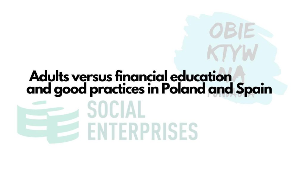Baner w języku angielskim: „Adults versus financial education and good practices in Poland and Spain”. W tle logotypy Social Enterprises oraz Fundacji Obiektyw na...